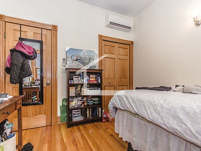 Building Photo - Really Nice 2 bed in Beacon Hill