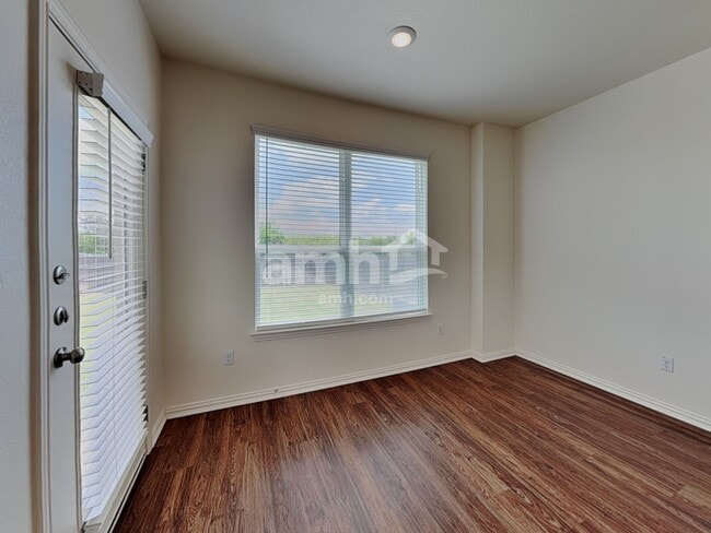 Building Photo - 2734 Lillybrook Ln