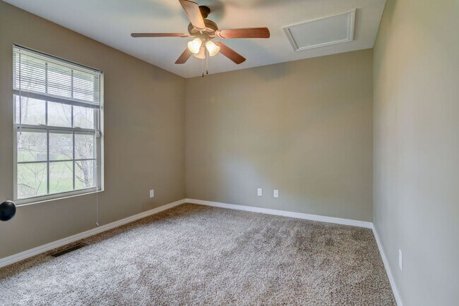 Building Photo - 3 Bed 2 Bath Home South Springfield!