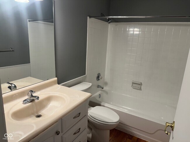 Building Photo - 7890 Benjamin Dr