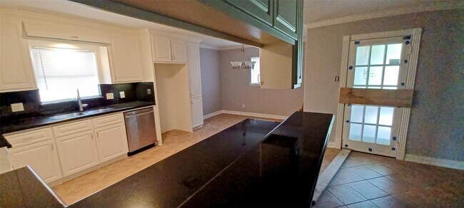 Building Photo - 405 Vashti Dr