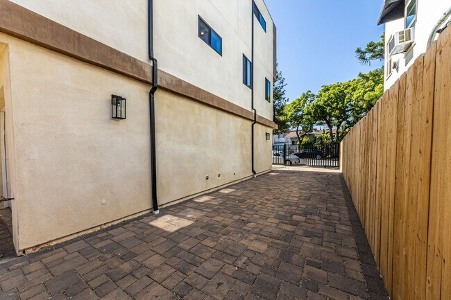 Building Photo - 5506 Barton Ave