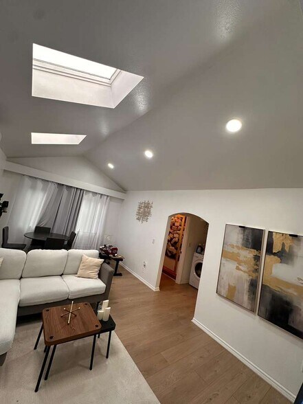 Building Photo - 8529 Keokuk Ave