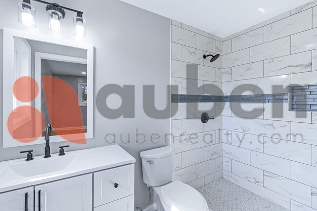 Building Photo - 4430 Lilac Ln