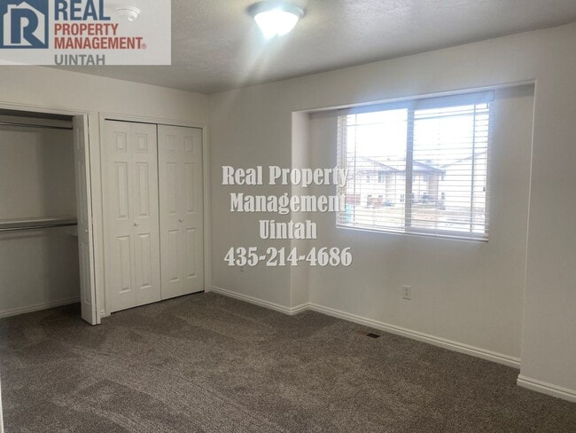 Building Photo - Beautiful Twin Home for Rent!