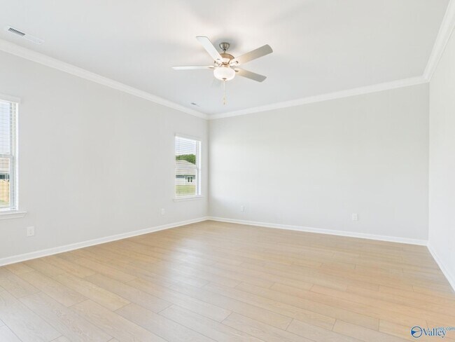 Building Photo - 307 Susan Lynn Dr