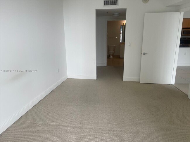 Building Photo - 1750 N Bayshore Dr