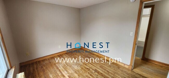 Building Photo - 4 Pierce St