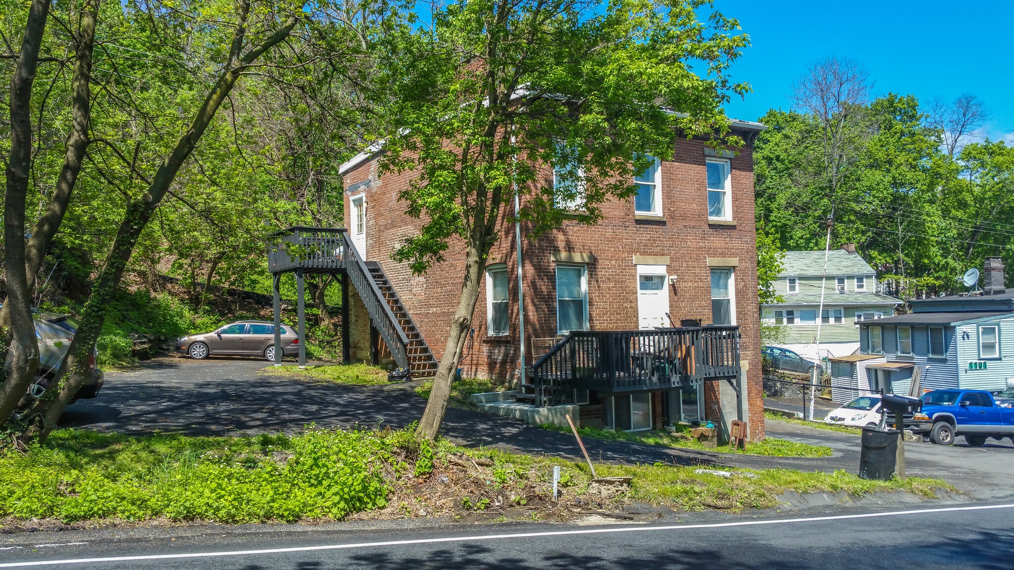 Building Photo - 1089 River Rd