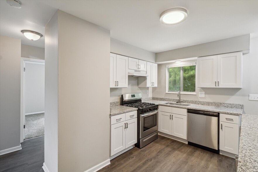 Building Photo - Pine Run Duplexes