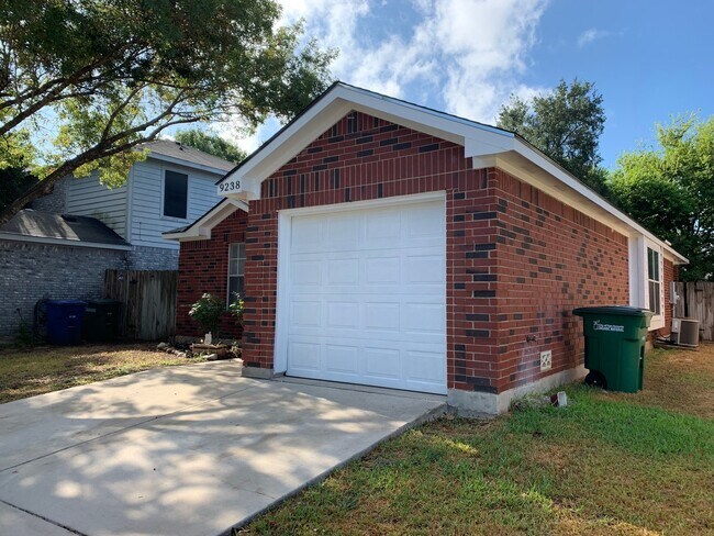 Building Photo - Beautifully remodeled 3/2