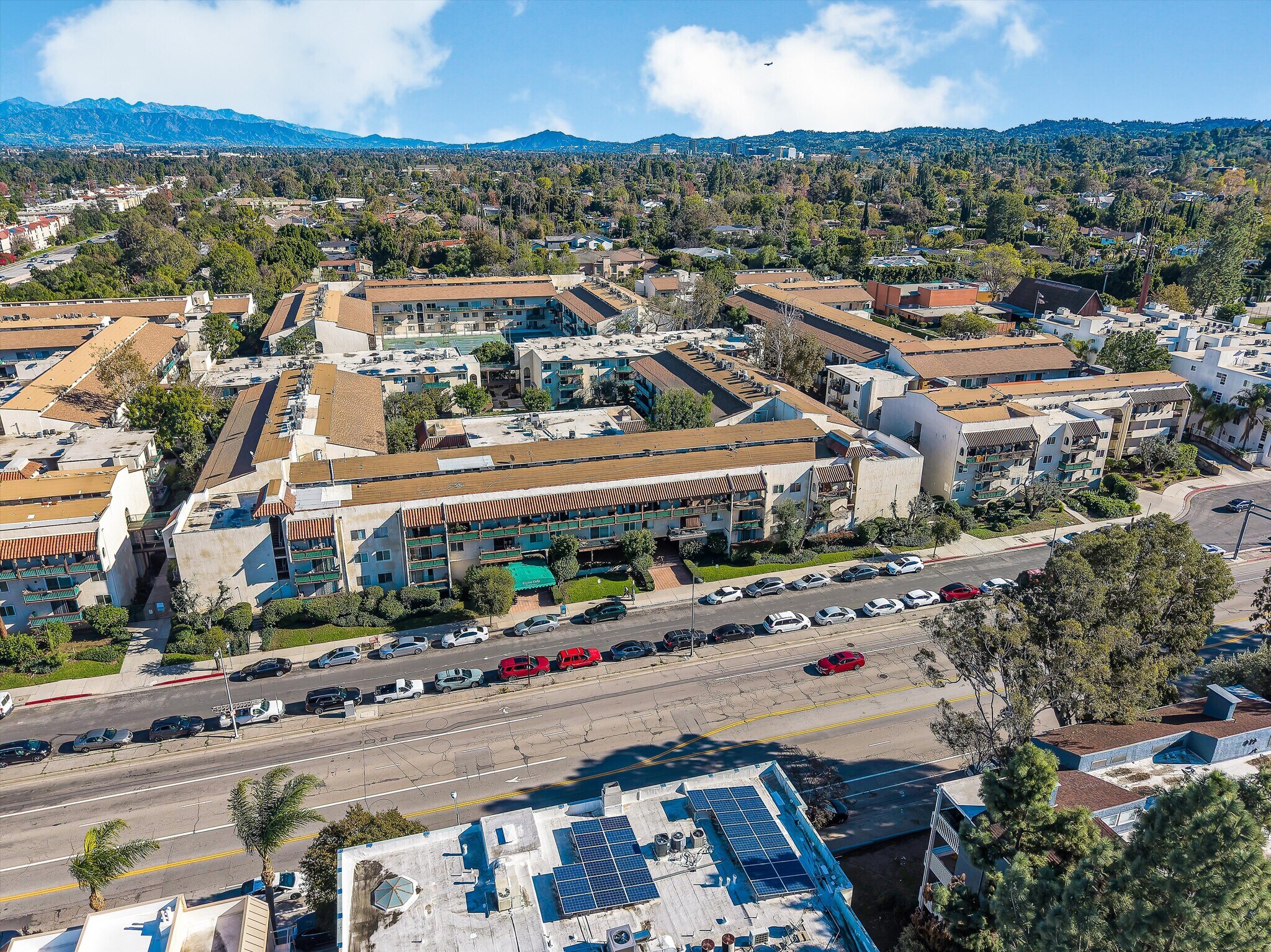 Building Photo - 5460 White Oak Ave