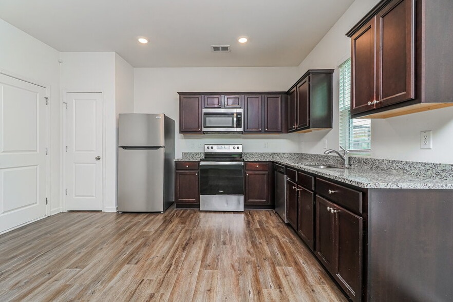 Building Photo - 44 Meriwether Ln