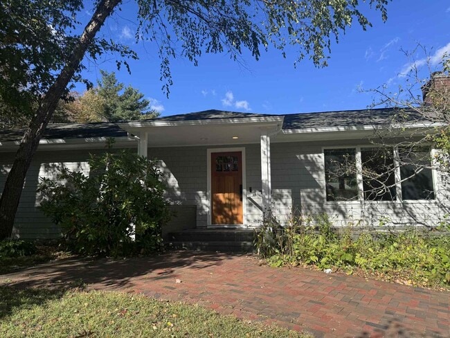 Primary Photo - 3BR RANCH BRUNSWICK SEASONAL FURNISHED