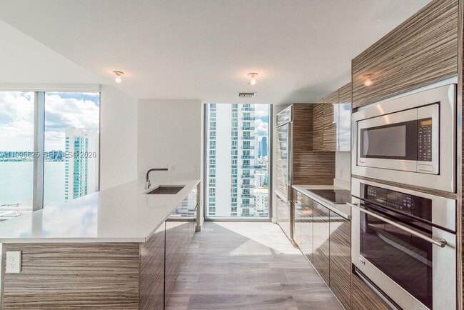 Building Photo - 460 NE 28th St