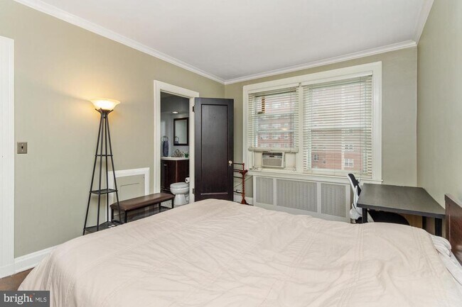 Building Photo - 3405 Greenway