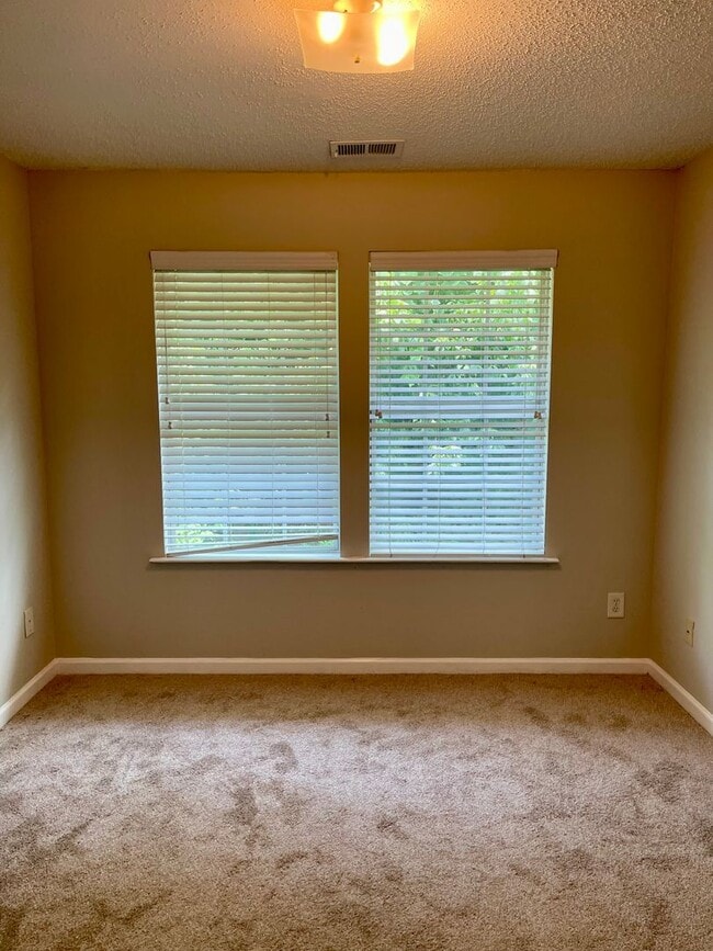 Building Photo - Now Available!  Updated  3/2.5 Townhome In...