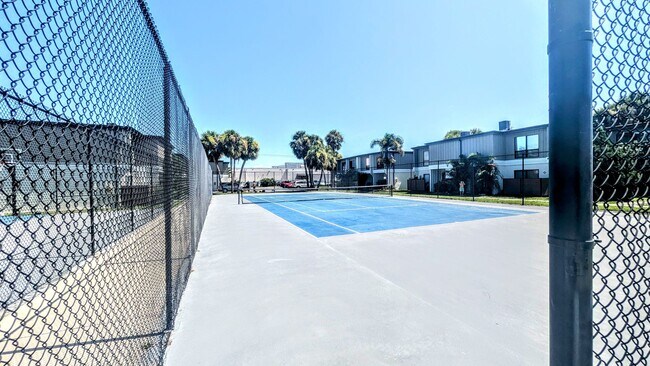 Building Photo - Annual UNfurnished 3-bedroom, 2/ 1/2 bathr...