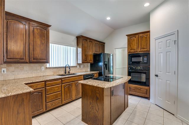 Building Photo - 313 Bricknell Dr