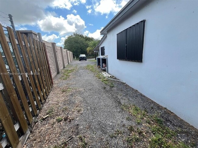 Building Photo - 2850 N 62nd Ave
