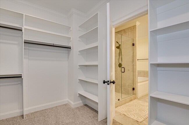 Building Photo - 3067 Rosewood Dr