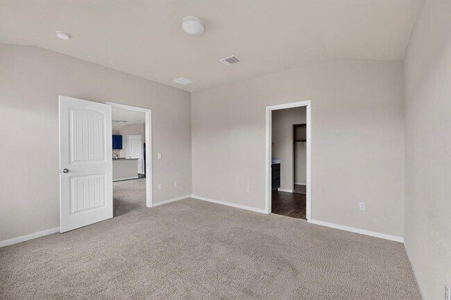 Building Photo - 402 Pentire Way