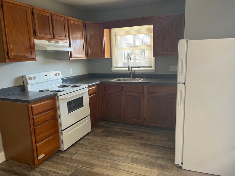 Building Photo - 2425-2445 Old Greensboro Rd