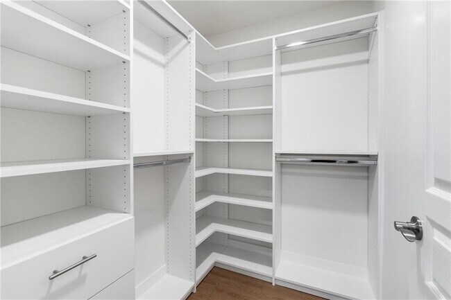 Building Photo - 865 Great Glen Pl