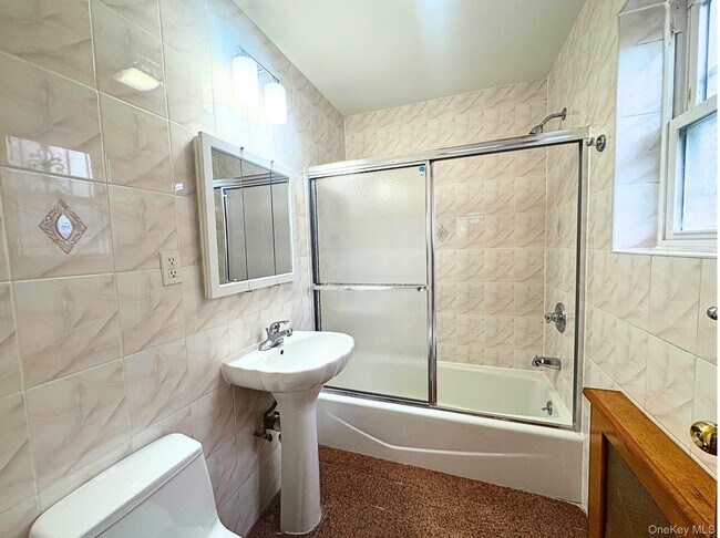 Building Photo - 62-63-63 Ellwell Crescent