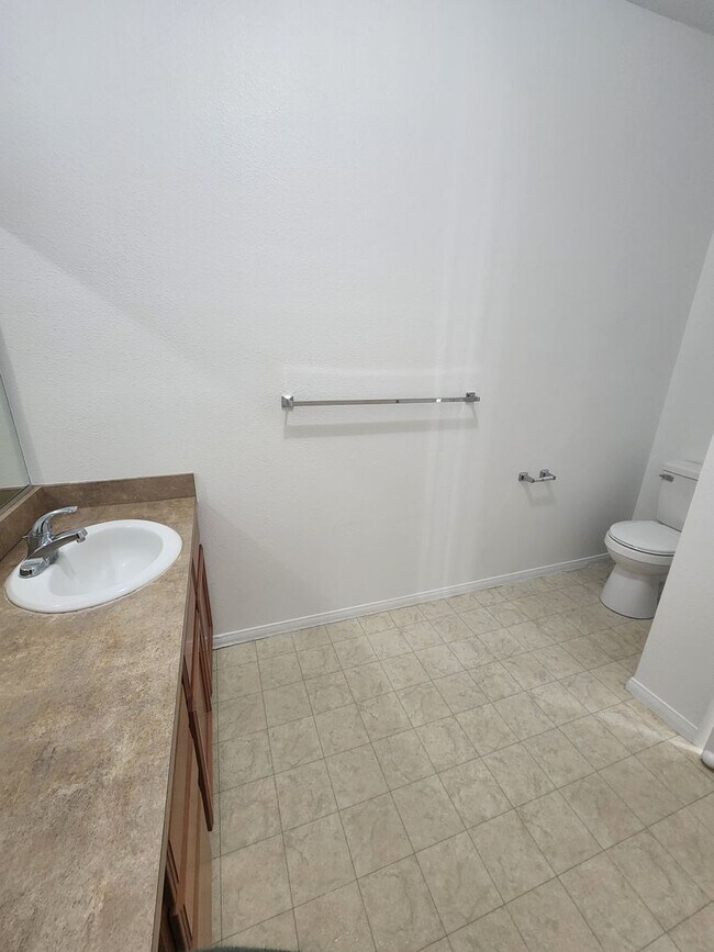 Building Photo - Comfortable 1 Bed, 1 Bath Grover Beach Apartment- Water and Trash Included