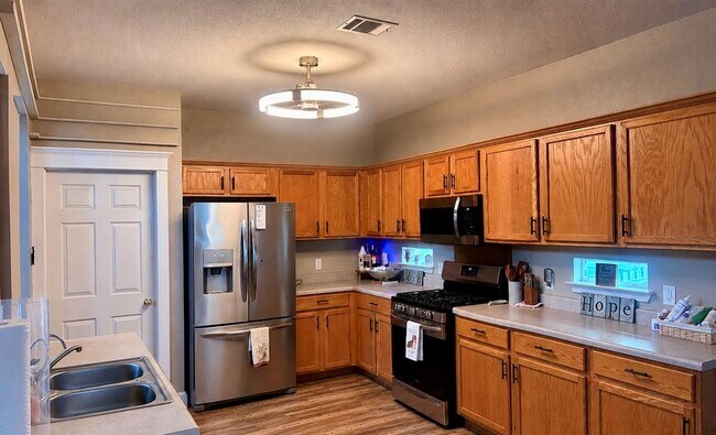 Building Photo - 5393 Hartson