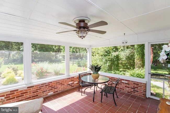 Building Photo - 67 Townview Dr