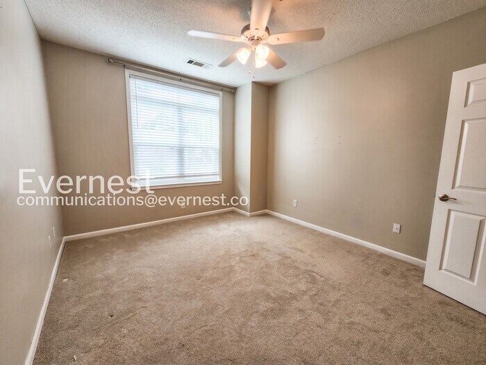 Building Photo - 205 Spring Heights Ln