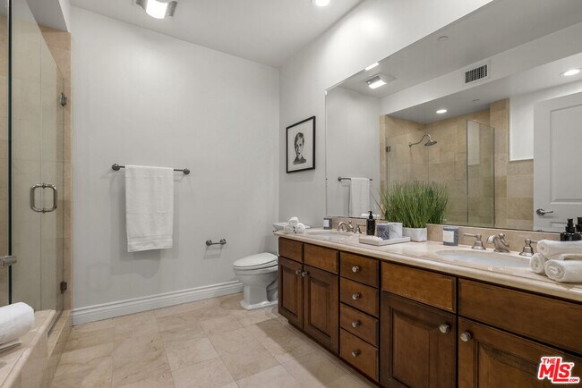 Building Photo - 2347 Fox Hills Dr