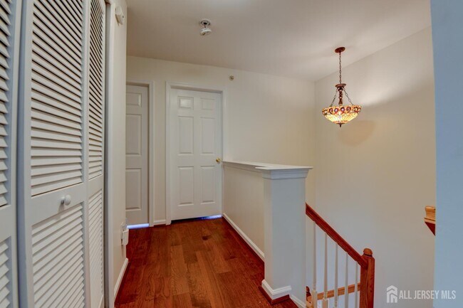 Building Photo - 609 Blossom Cir