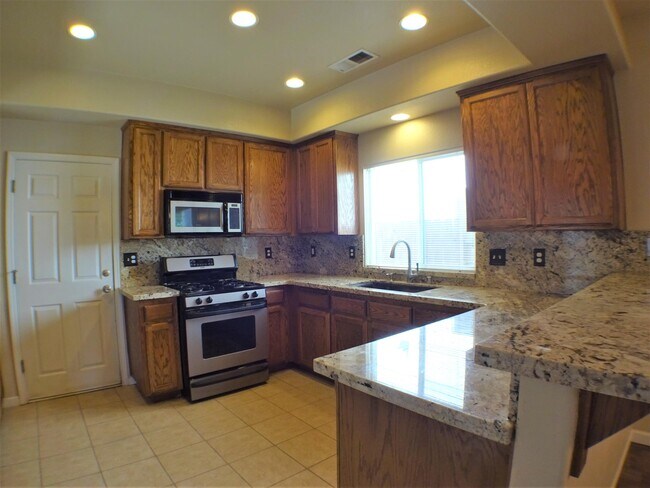 Building Photo - 573 E Eaton Rd