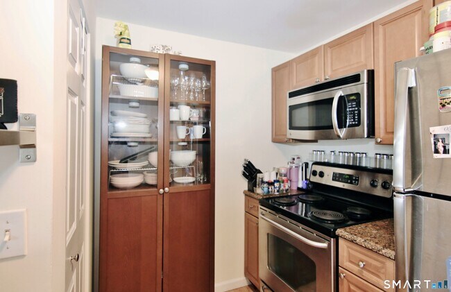 Building Photo - 300 Broad St