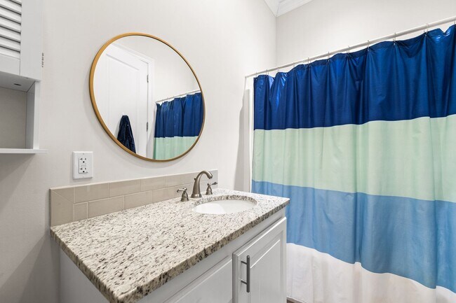 Building Photo - Luxury Living in The Woodlands - COMING SO...