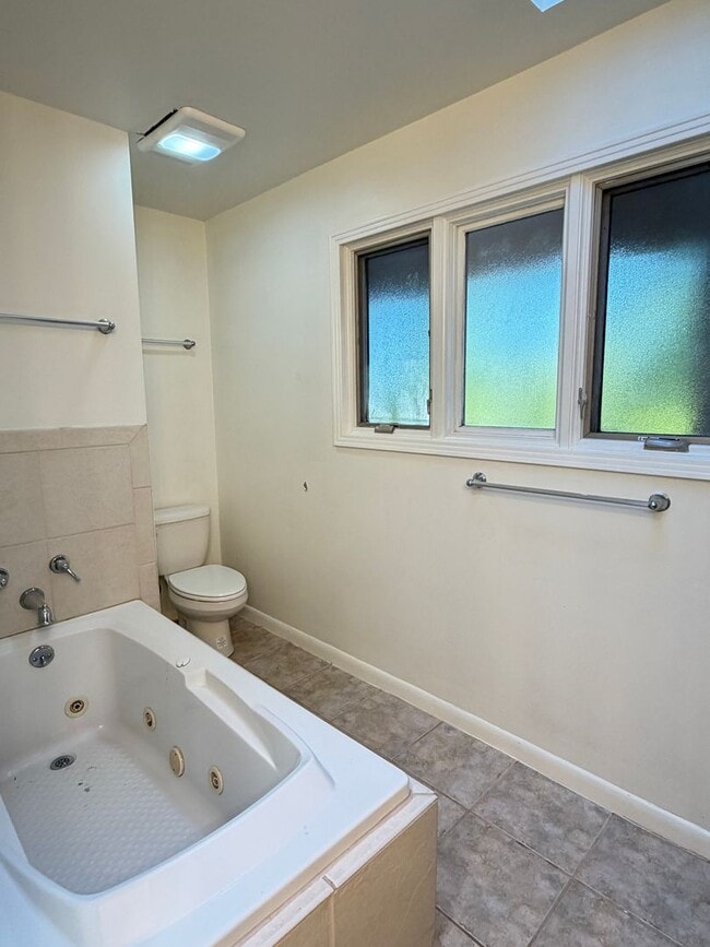 Building Photo - 5 Bed 3 Bath Home in Ruston