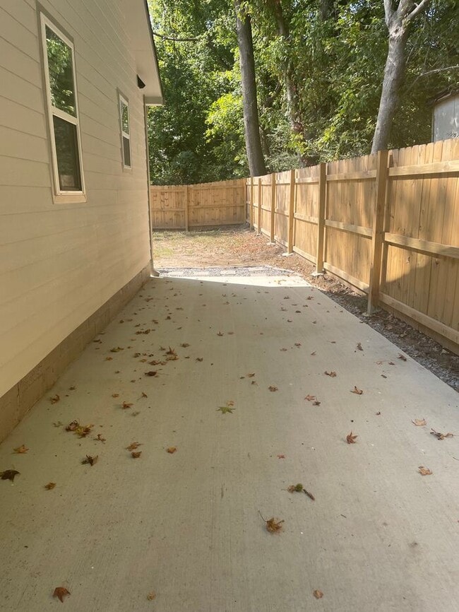 Building Photo - Charming Total Renovation!