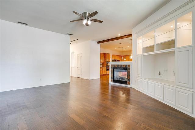 Building Photo - 704 Red Oak Ct