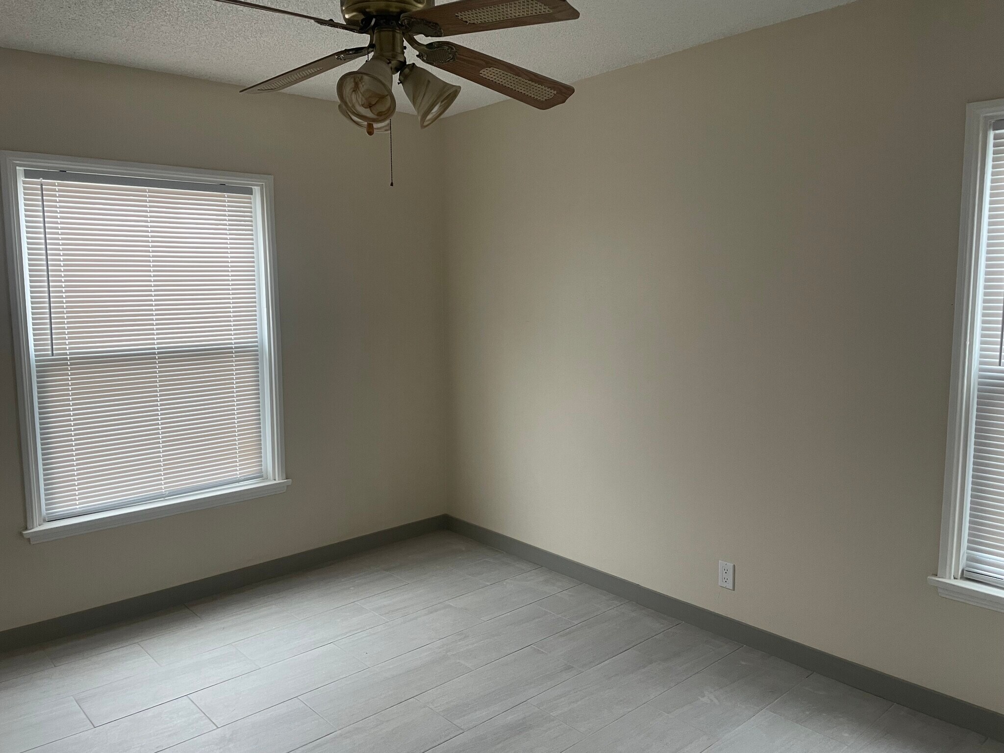 Building Photo - 17221 Kittridge St