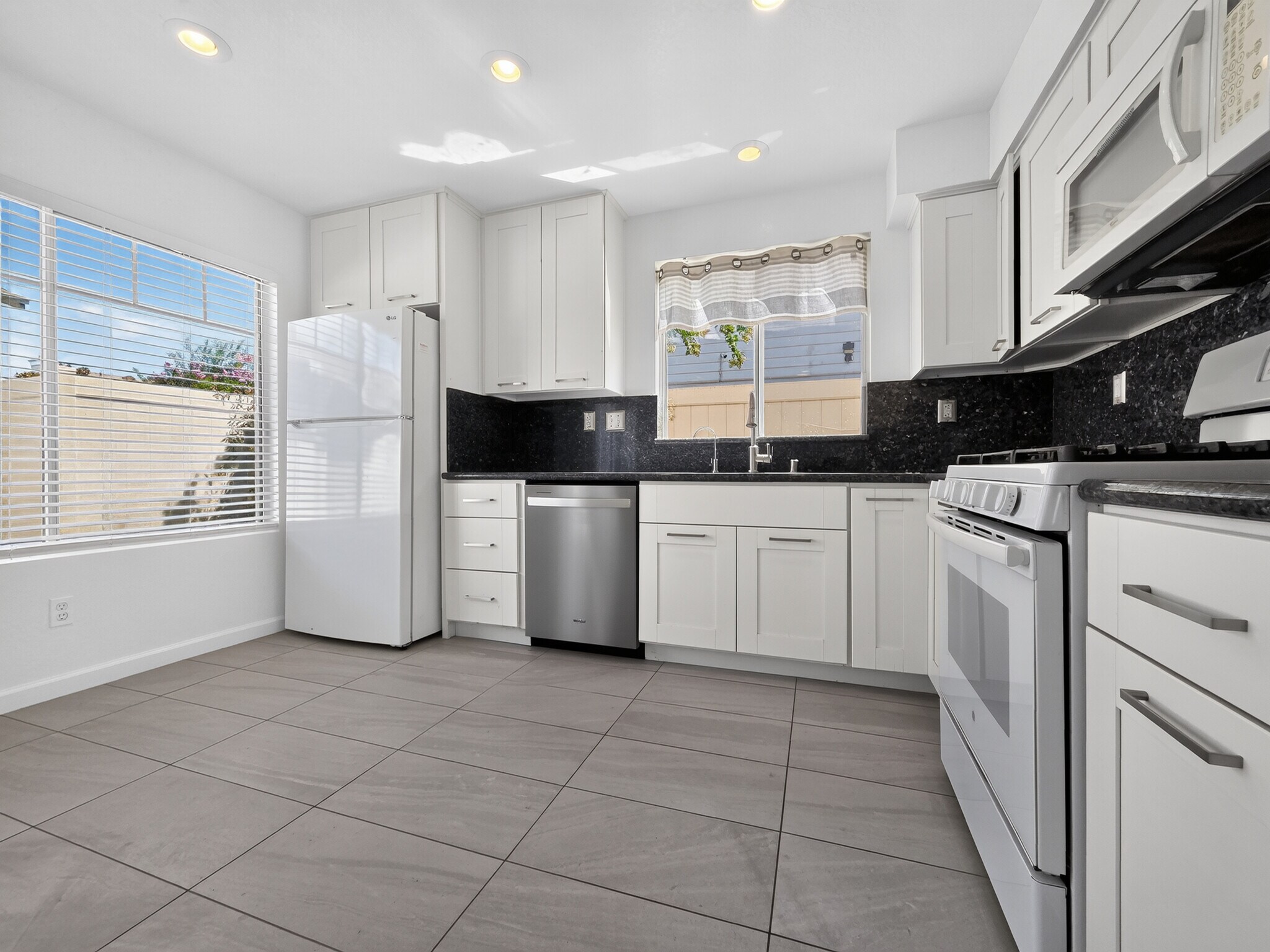 Kitchen - 1065 E Broadway