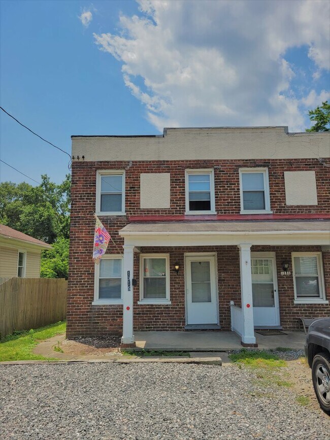 Building Photo - 1315 Byron St