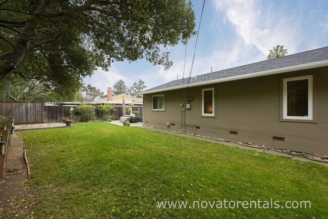 Building Photo - 44 Trish Dr