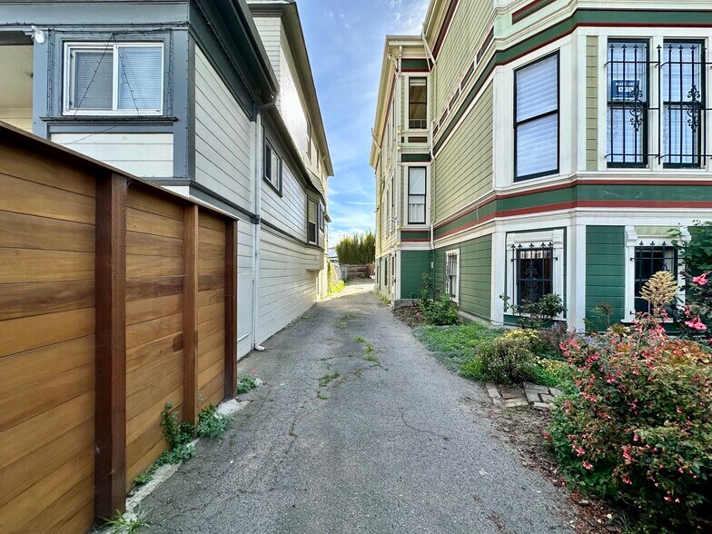 Building Photo - 817 Foothill Blvd