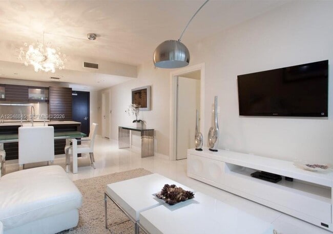 Building Photo - 200 Biscayne Blvd Way