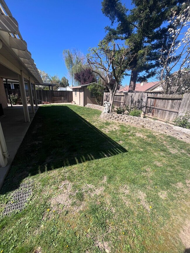Building Photo - NICE 3 BEDROOM HOME IN ELK GROVE!!