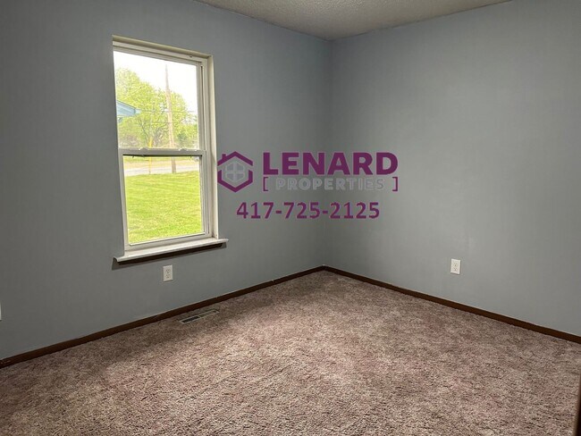 Building Photo - Lexington Duplex