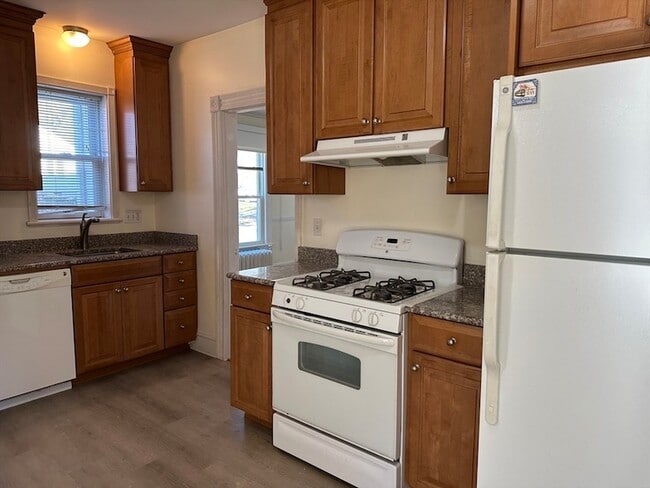 Building Photo - 90 Russell St